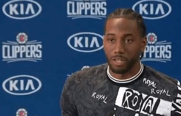 拜仁26／27赛季主场球衣谍照：红色基调搭配领口袖口金色线条（疑似拜仁26／27赛季主场球衣曝光：红色主调，领口袖口点缀金线）