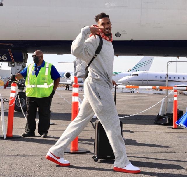 索赔，7名被禁赛一年的马来西亚归化球员计划起诉马来西亚足协（7名遭一年禁赛的马来西亚归化球员拟起诉马来西亚足协并索赔）