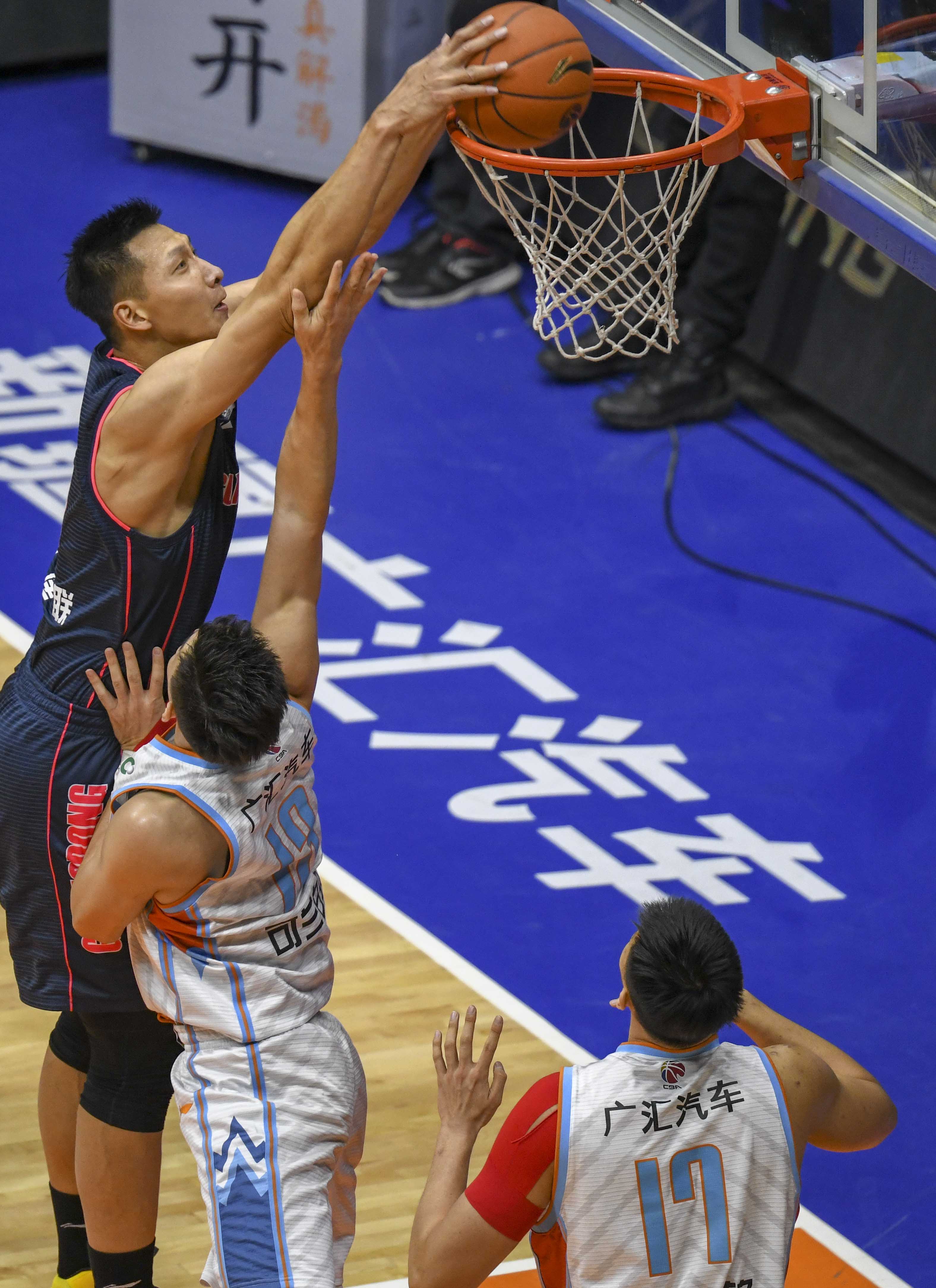 大连英博外援拉布亚德离队，本赛季表现起伏，遭质疑，终与俱乐部解约。（大连英博外援拉布亚德与俱乐部解约离队：赛季表现起伏惹质疑）