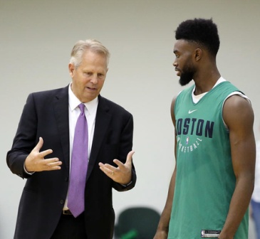 世界杯官方发布直通队伍集结海报：42个国家，同一个梦想（世界杯官宣直通球队集结海报：42国同心逐梦）