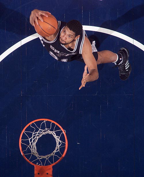 图片报：诺伊尔调整了训练流程，乌尔比希也激励着他继续（图片报：诺伊尔优化训练安排，乌尔比希也在激励他坚持前行）