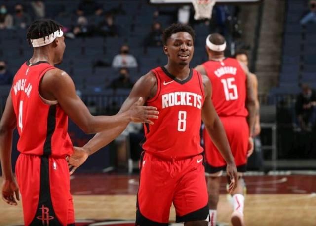 吉文：凯莱赫是欧洲三位最佳门将之一，他始终保持冷静的头脑（吉文称凯莱赫跻身欧洲门将前三，始终头脑冷静）