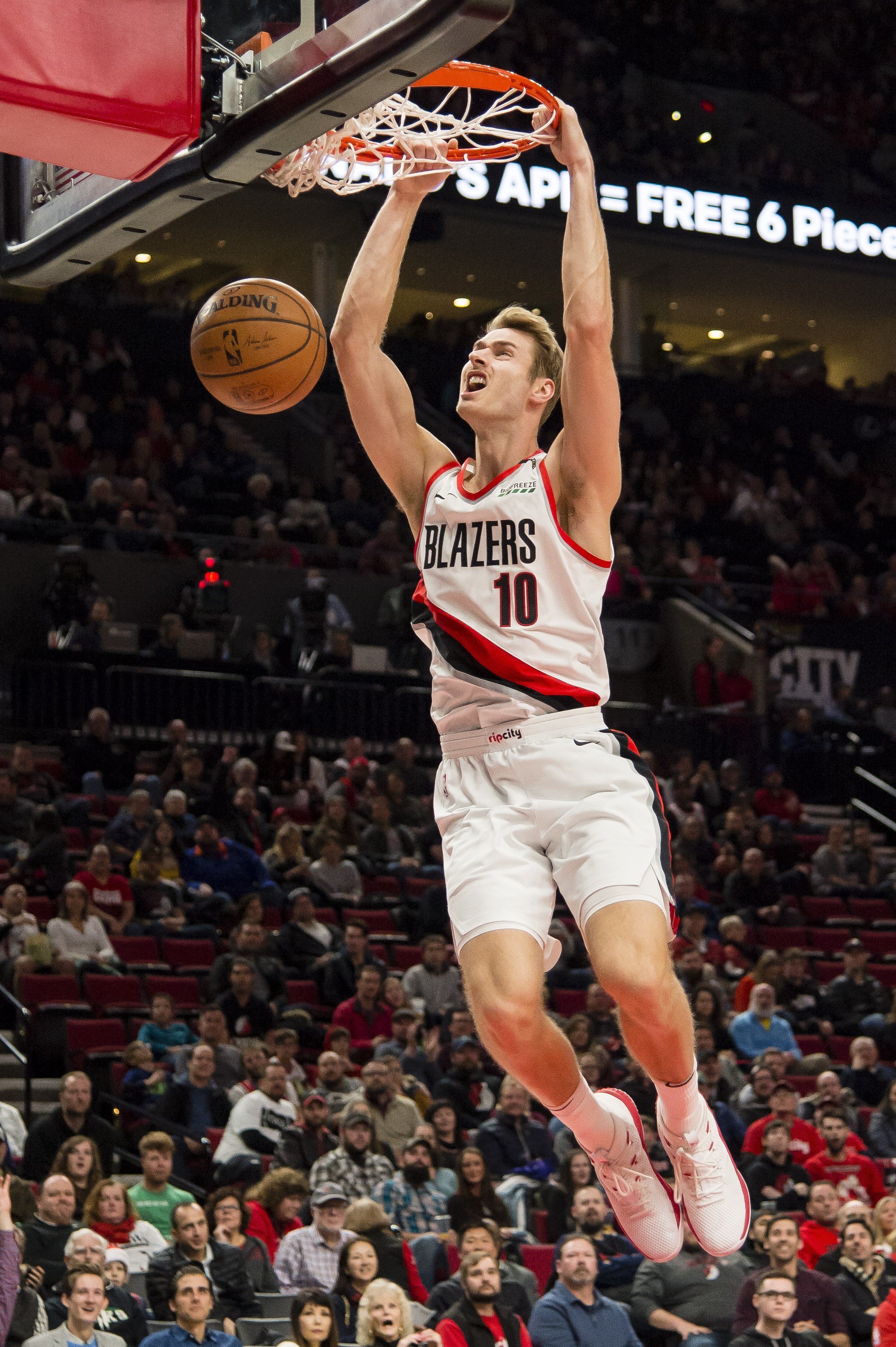 卡拉格：维尔茨本场数据相当亮眼，他的踢法、位置像德布劳内（卡拉格：维尔茨此役数据抢眼，风格与站位酷似德布劳内）