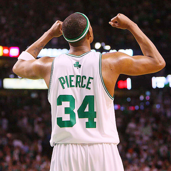 NBA常规赛战报：湖人客场险胜太阳,（湖人客场险胜太阳：NBA常规赛快讯）